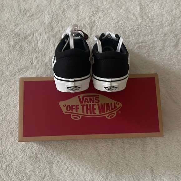 (NWT) Vans Ward Women’s Shoes in Black & White, Size: 9 - Picture 6 of 17